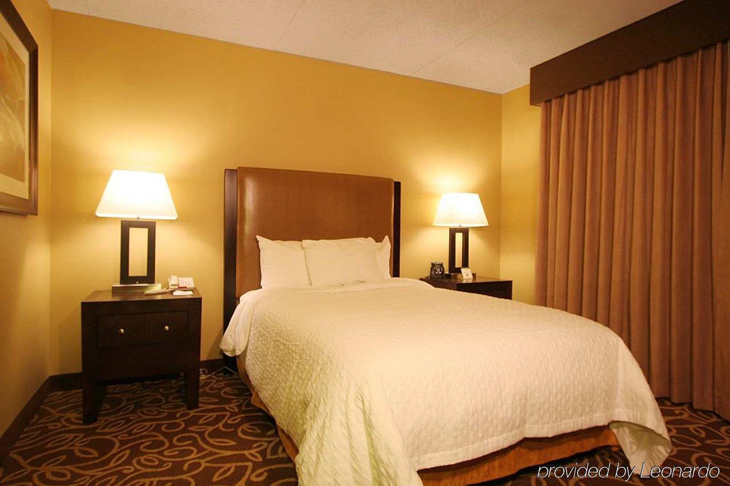 Embassy Suites Pittsburgh - International Airport كوراوبوليس الغرفة الصورة