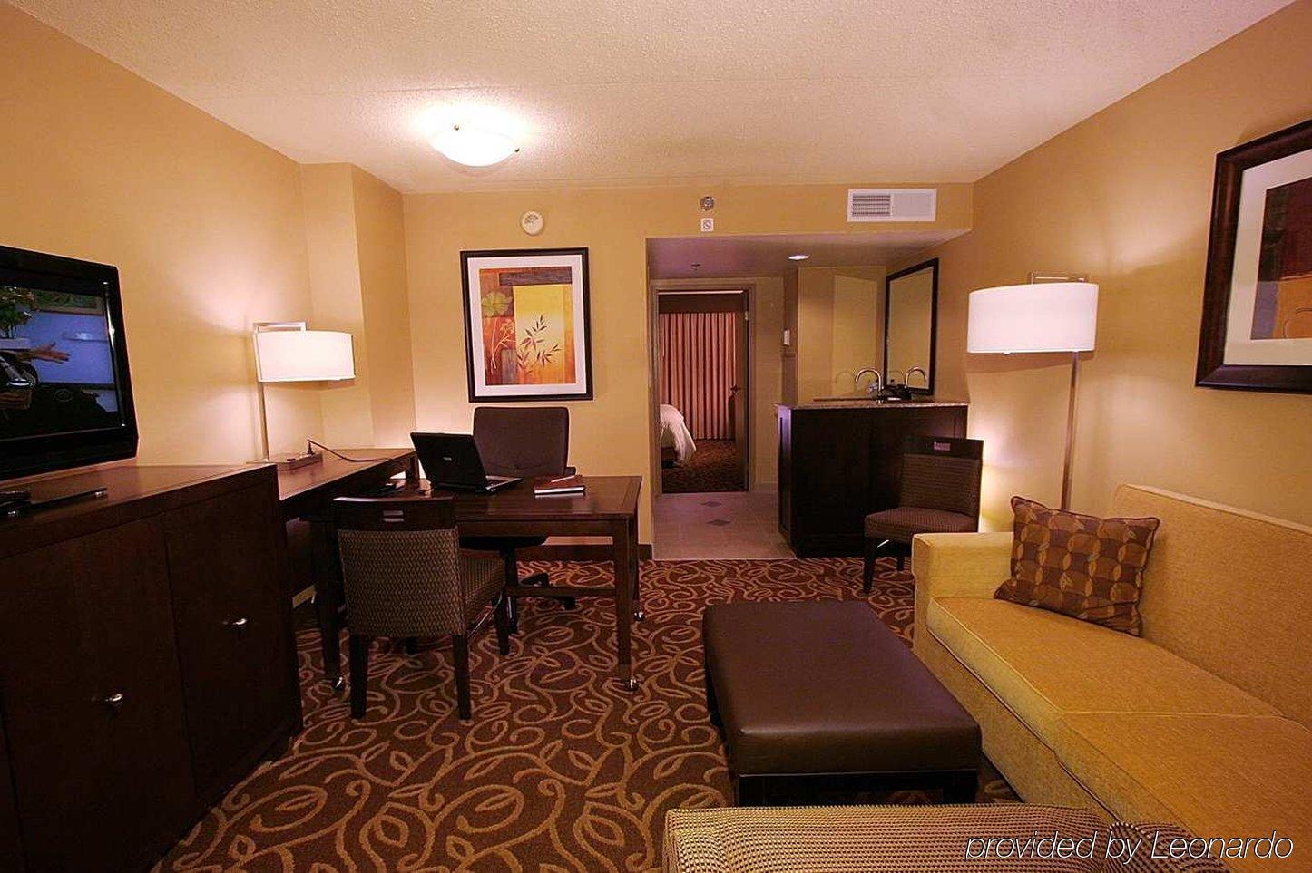 Embassy Suites Pittsburgh - International Airport كوراوبوليس الغرفة الصورة