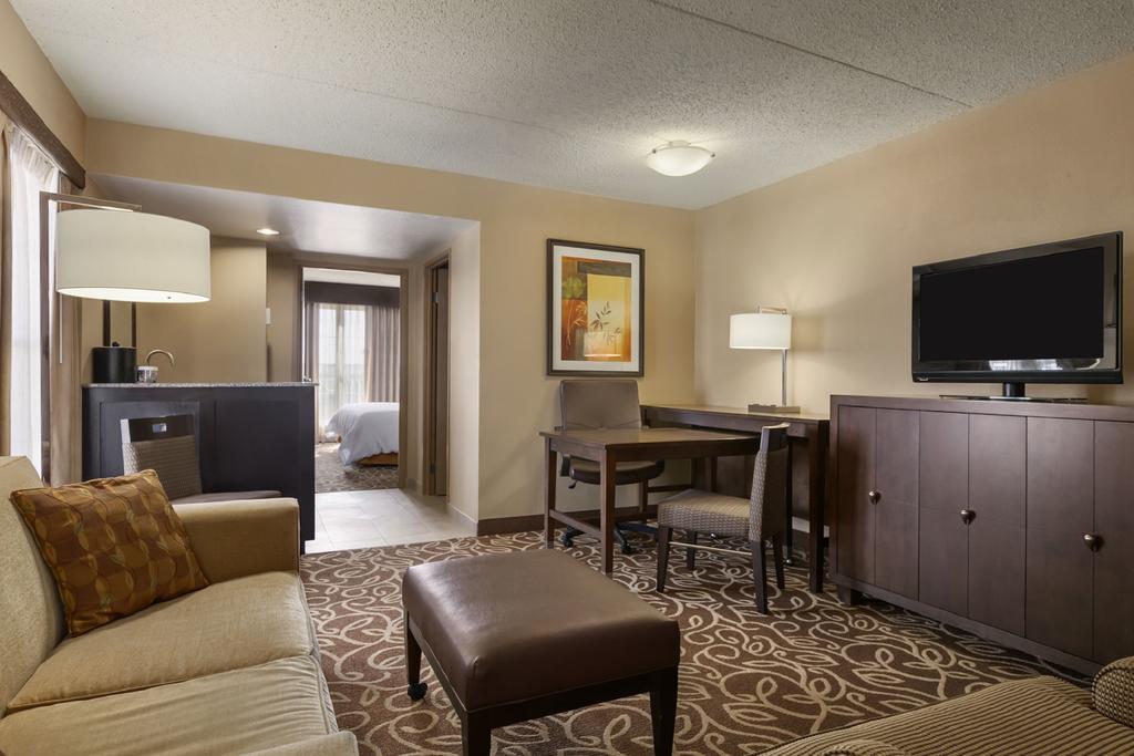 Embassy Suites Pittsburgh - International Airport كوراوبوليس المظهر الخارجي الصورة