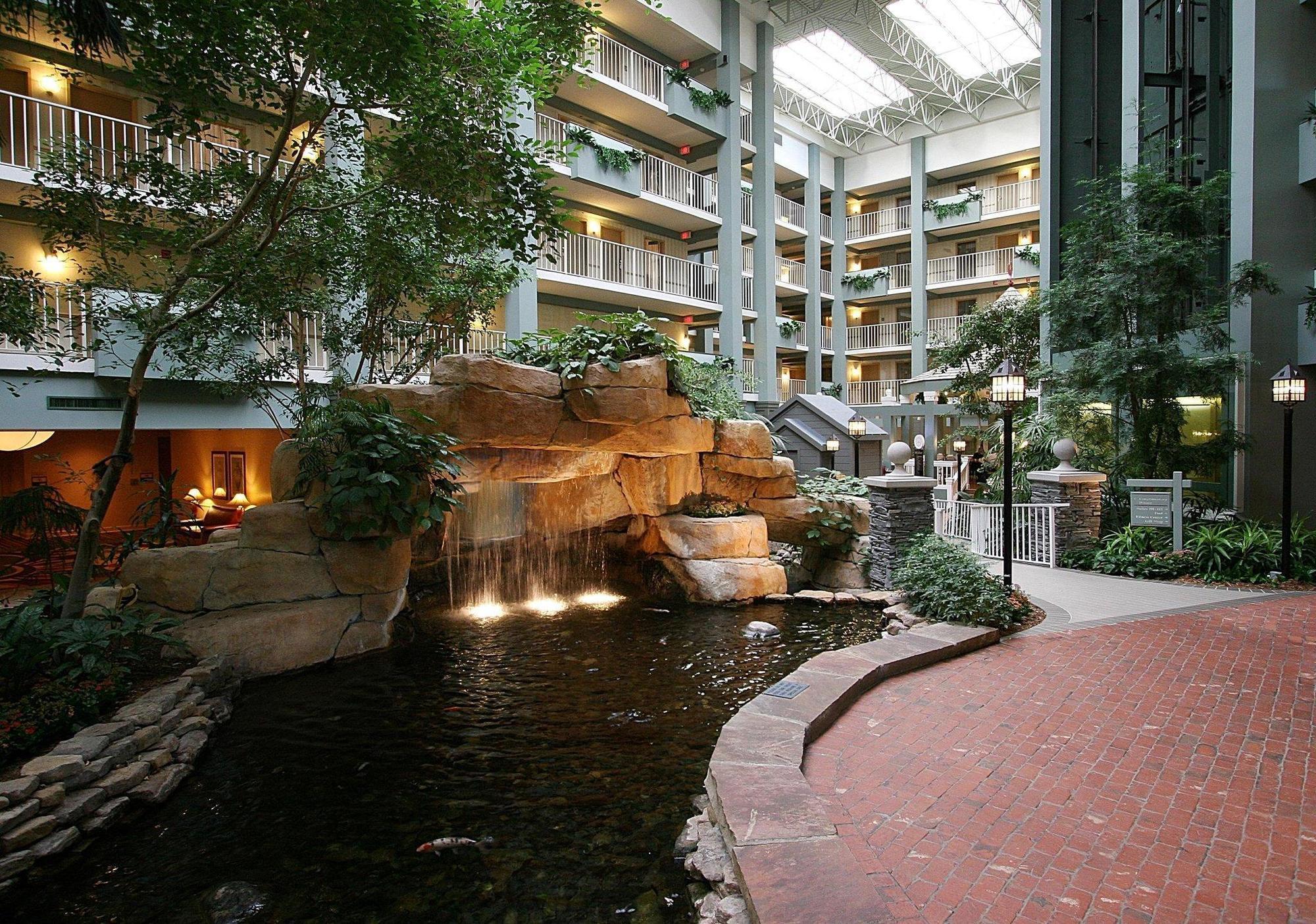 Embassy Suites Pittsburgh - International Airport كوراوبوليس المظهر الخارجي الصورة